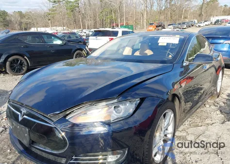 2013 Tesla Model S Performance z USA, uszkodzony, nr VIN 5YJSA1DP5DFP07668